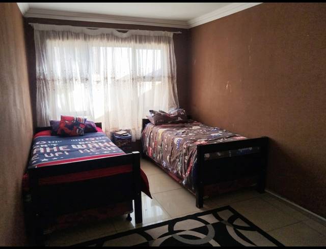 3 BEDROOM HOUSE FOR SALE IN GOLDEN GARDENS